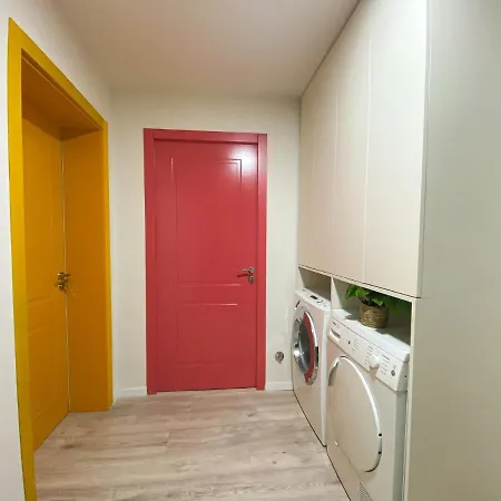 アパート Three Doors Apartments, Papaya 1-bedroom ティラナ